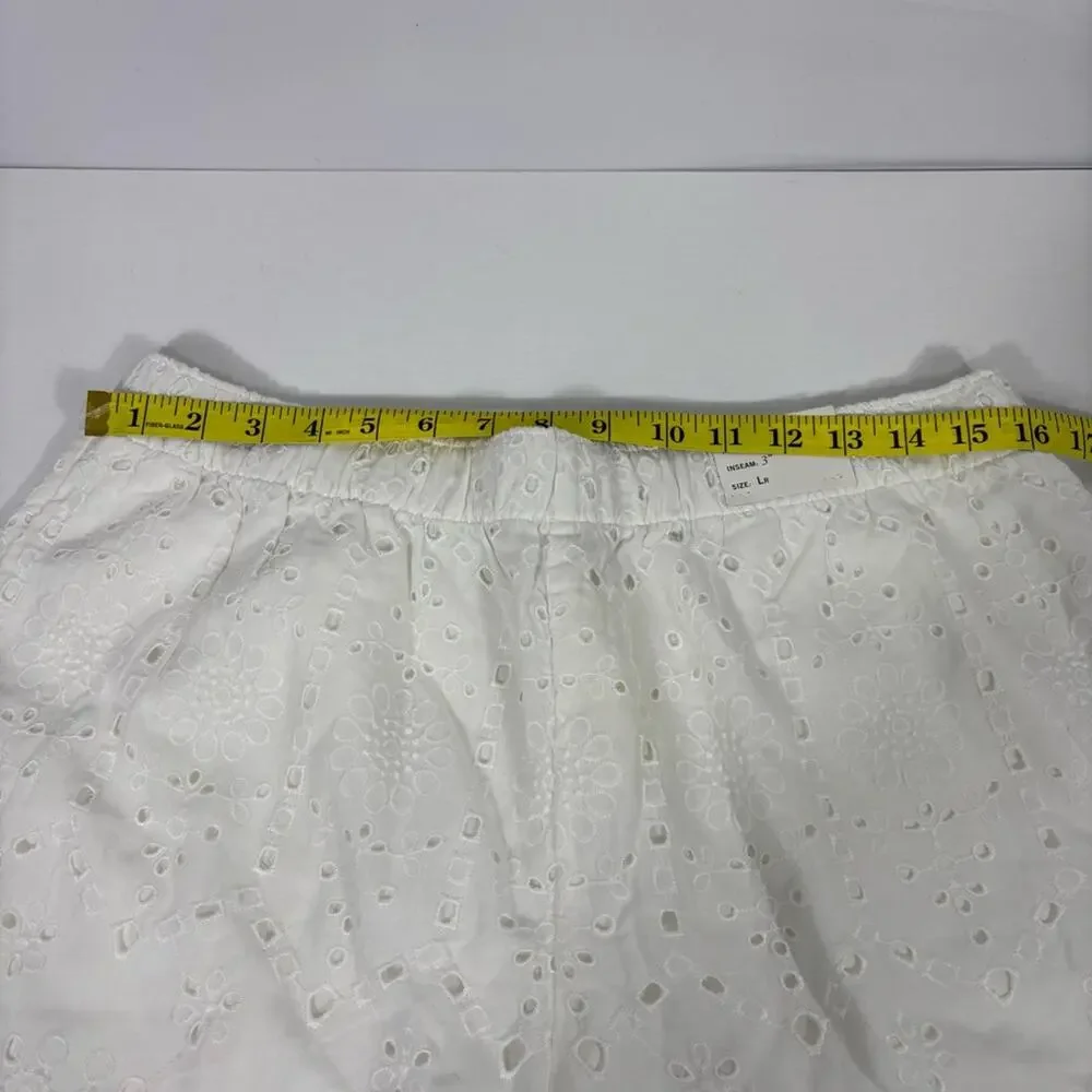 NWT Abercrombie & Fitch White Eyelet High Waist Women Shorts Size Large MM0756